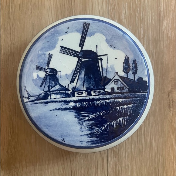 Delfts Blauw Handpainted Holland Porcelain Set - Picture 3 of 12